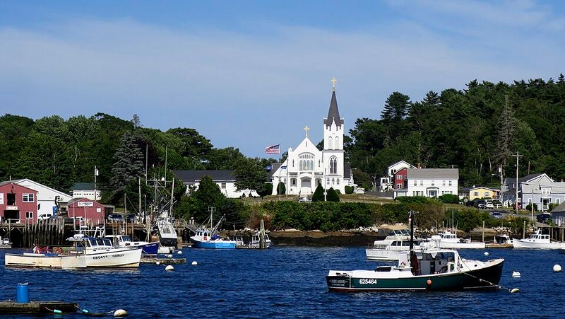 Boothbay Harbor — boats, galleries, and a big botanical garden