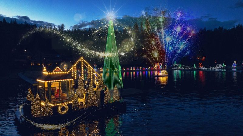 Idaho – Coeur d’Alene Holiday Light Cruise
