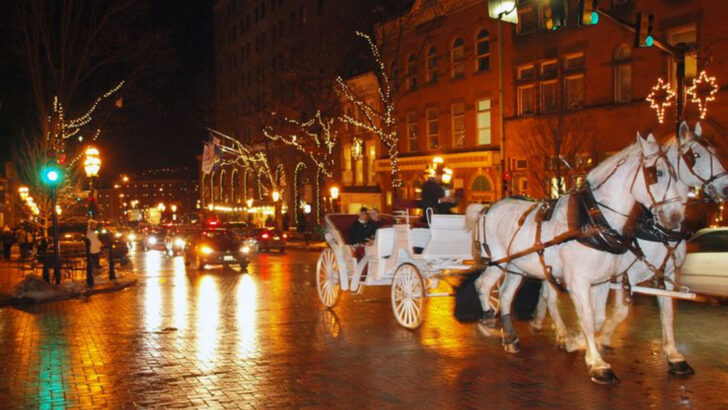 Holiday light displays are turning these 15 peaceful East Coast towns into seasonal hotspots