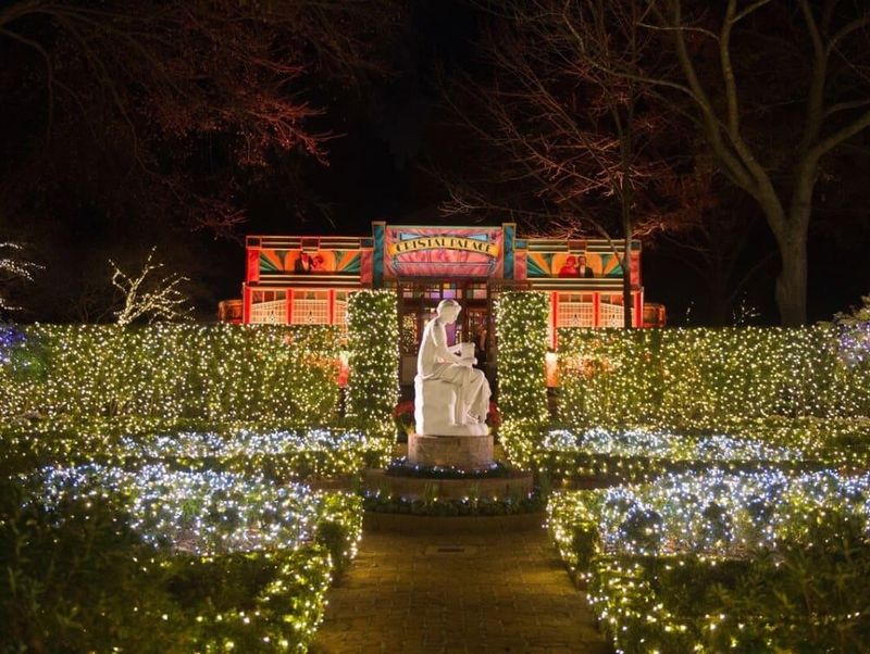 Holiday Market at Bayou Bend