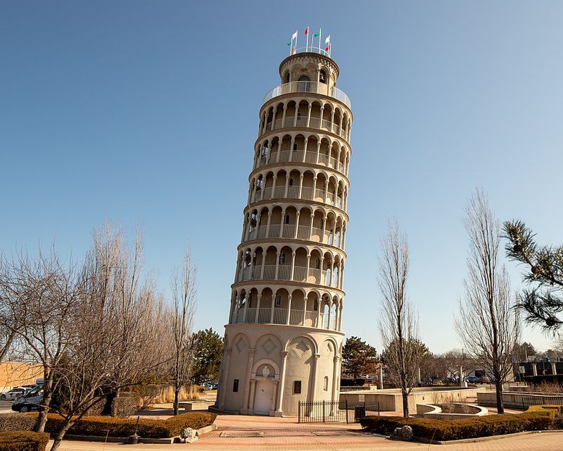 Illinois – Leaning Tower of Niles