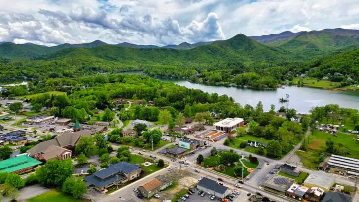 In Northern Georgia’s Blue Ridge Foothills: Tubing, Swings, and BBQ