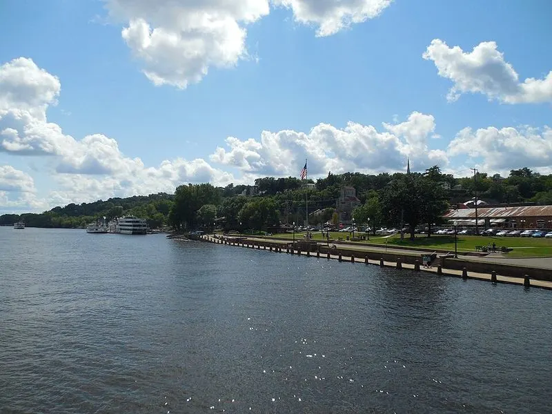 Riverside Dining with Scenic Views