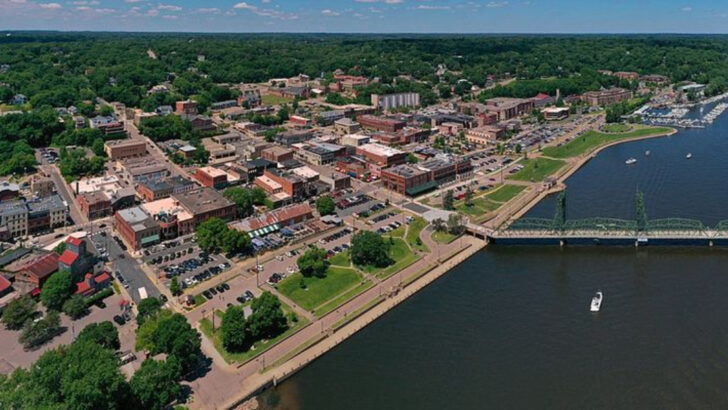 In Stillwater, Minnesota, visitors find riverside dining, boutique shopping, and old-town warmth that fits any budget