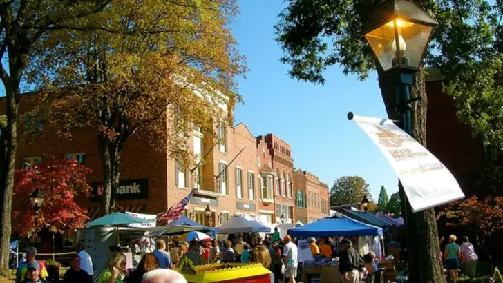 In eastern Tennessee, a historic town with festive streets, gentle hikes, and local shops fits neatly into an easy winter getaway