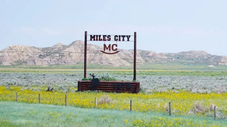 In western North Dakota and eastern Montana, 8 prairie-edge mountain towns make family camping easy and unforgettable