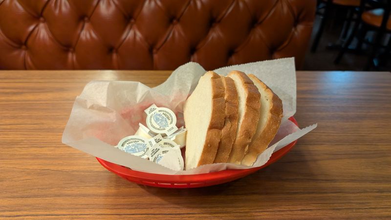 Practical details: address, hours, and contact