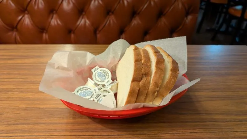 Practical details: address, hours, and contact