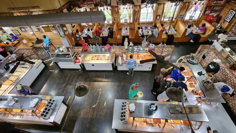 Mama Hamil's Southern Cookin' and Bar B Que Buffet