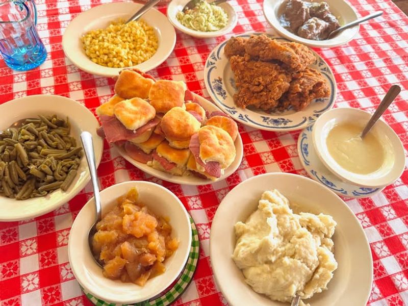 Dan’l Boone Inn — Boone