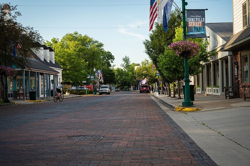 Seasonal Moments That Make Zionsville Shine