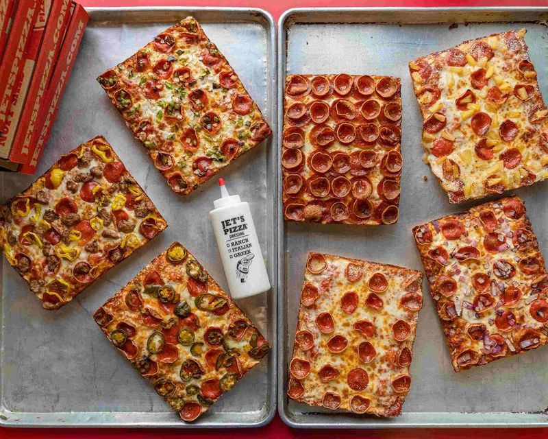 Jet’s Pizza – Warren