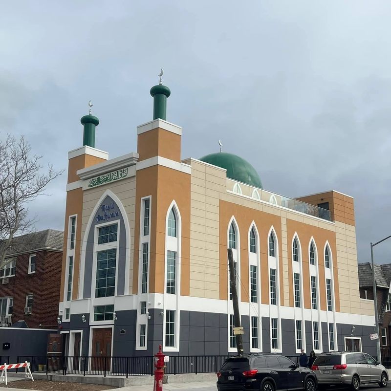 Community life: churches, temples, mosques and community centers