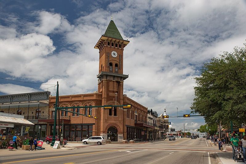 Grapevine, Texas — Main Street, trains, and tasting rooms