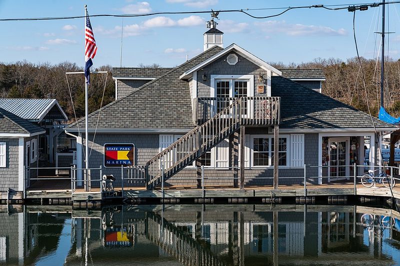 Lakeside Vacations — Branson, Missouri (Table Rock Lake)