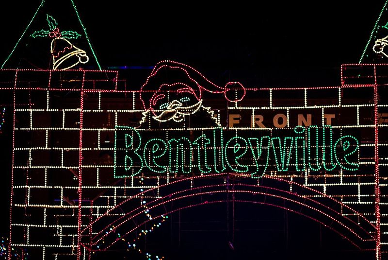 Minnesota – Bentleyville “Tour of Lights” (Duluth)