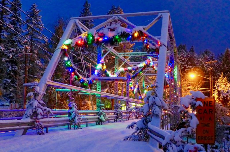 Montana – Bigfork’s Holiday Village