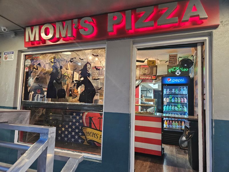 Mom’s New York Pizza — Miami Beach