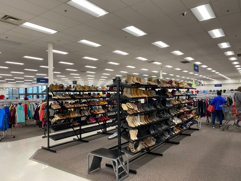 Location, hours, and donation tips