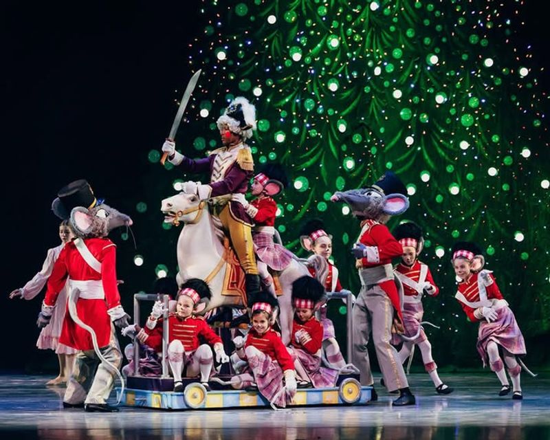 Holiday-Themed Stage Shows