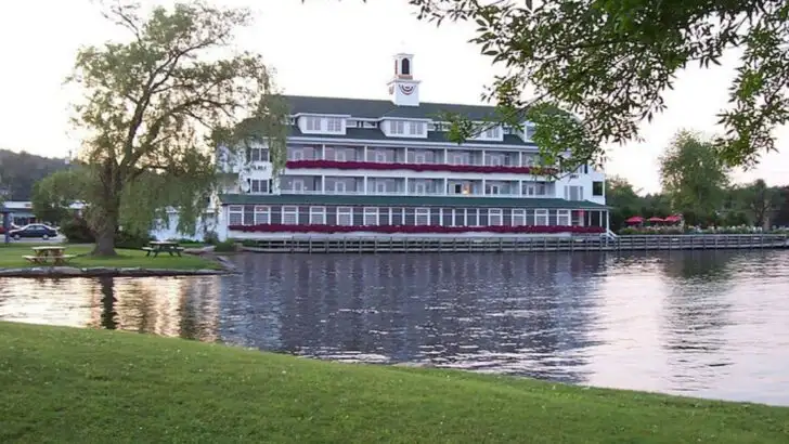 New Hampshire’s lake region still delivers nostalgic cabins, boardwalks, and 8 peaceful spots perfect for seniors