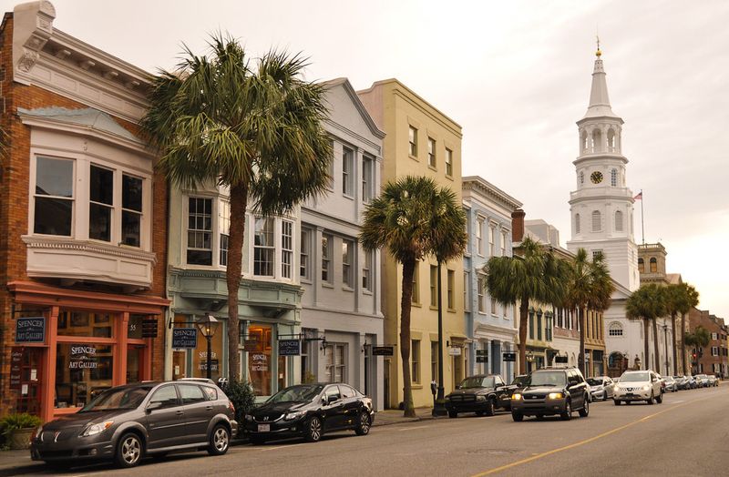 Charleston, South Carolina — Brick lanes, shady oaks, and porch-life afternoons