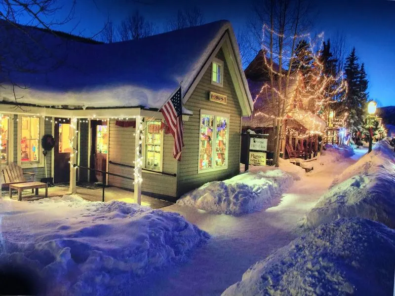 Cozy Cafes and Fireside Hangouts