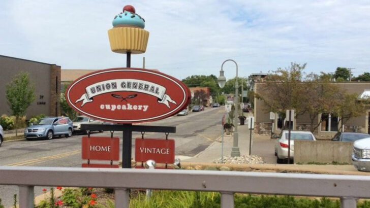 North of Detroit and beside quiet forest lakes is a small city with dining and nature preserves for a full getaway