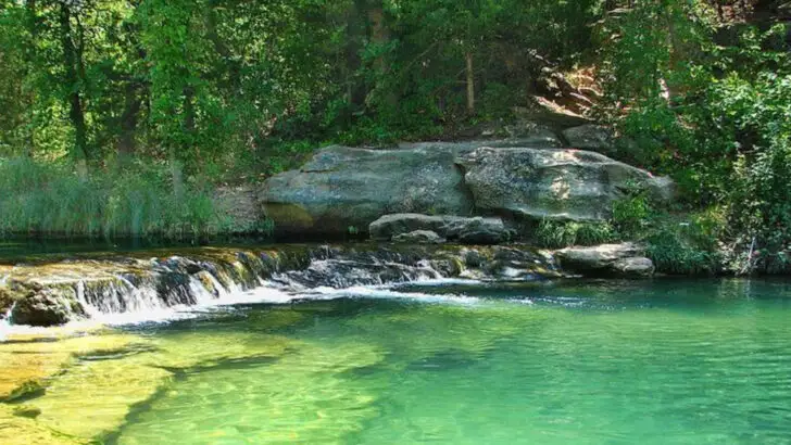 Oklahoma’s Ouachita Foothills Hide 10 Small Towns Where Kids Trade Screens for Fishing Poles