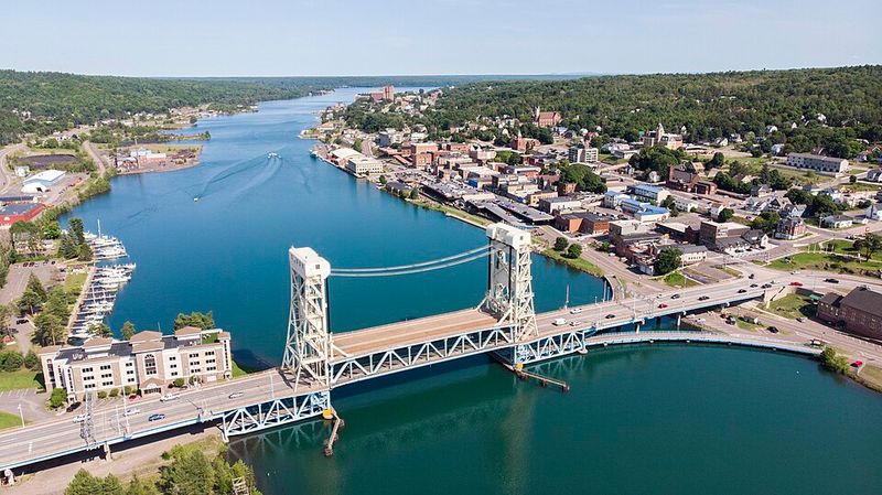 Houghton (and nearby lake-ridge roads) — small college town, easy trails