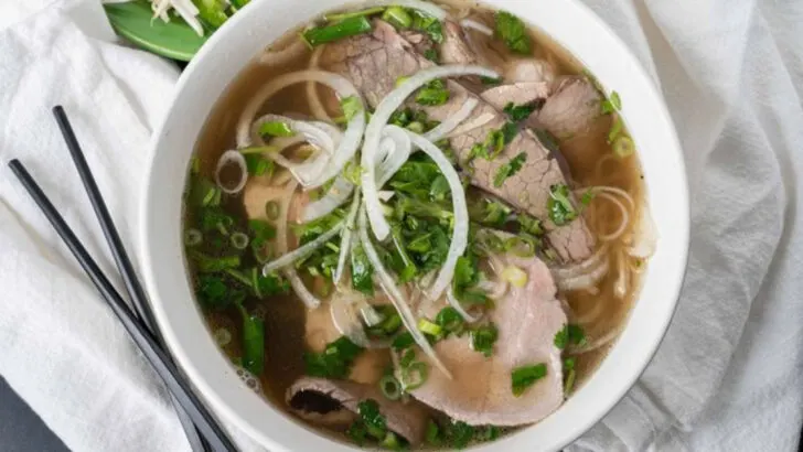 Oregon Vietnamese Spots Where Brothy Bowls and Quiet Corners Warm Up Rainy Evenings