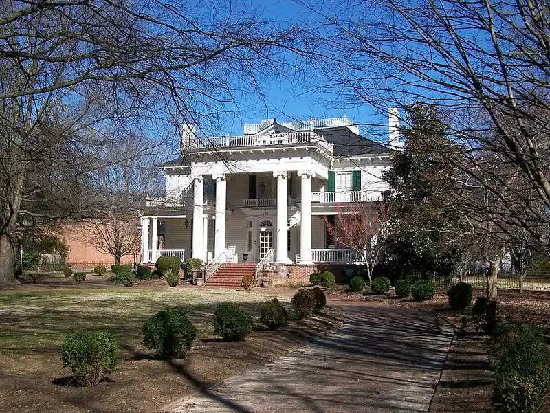 Where to Stay: Cozy Comforts and Historic Inns