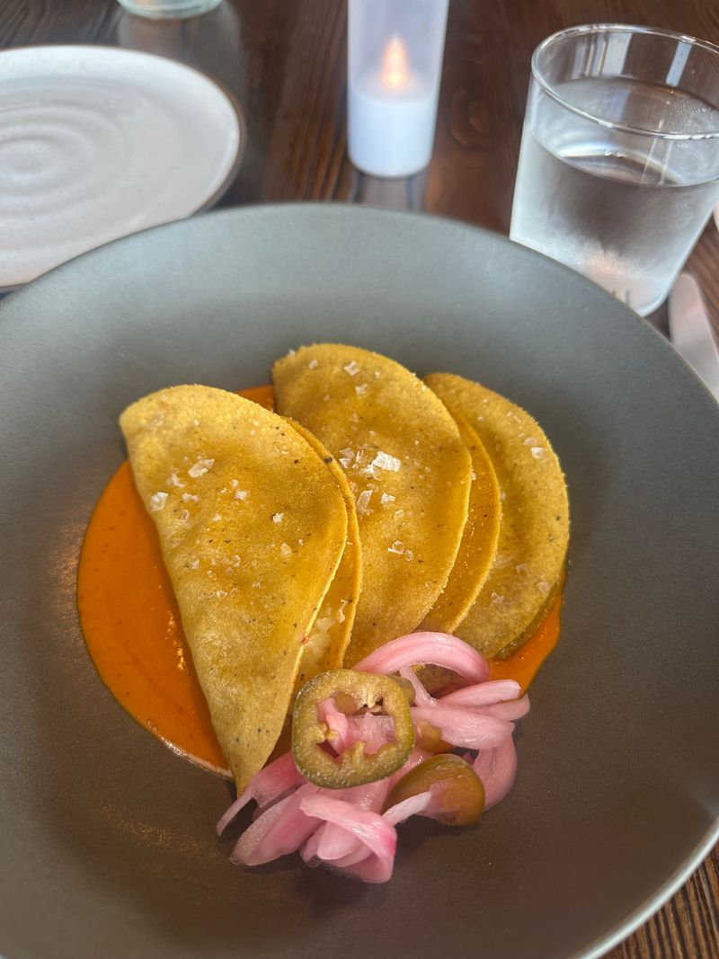 Navigating Hours, Crowds, and Seating