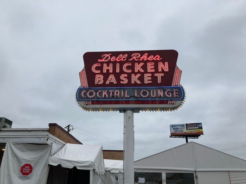 Dell Rhea’s Chicken Basket – Willowbrook