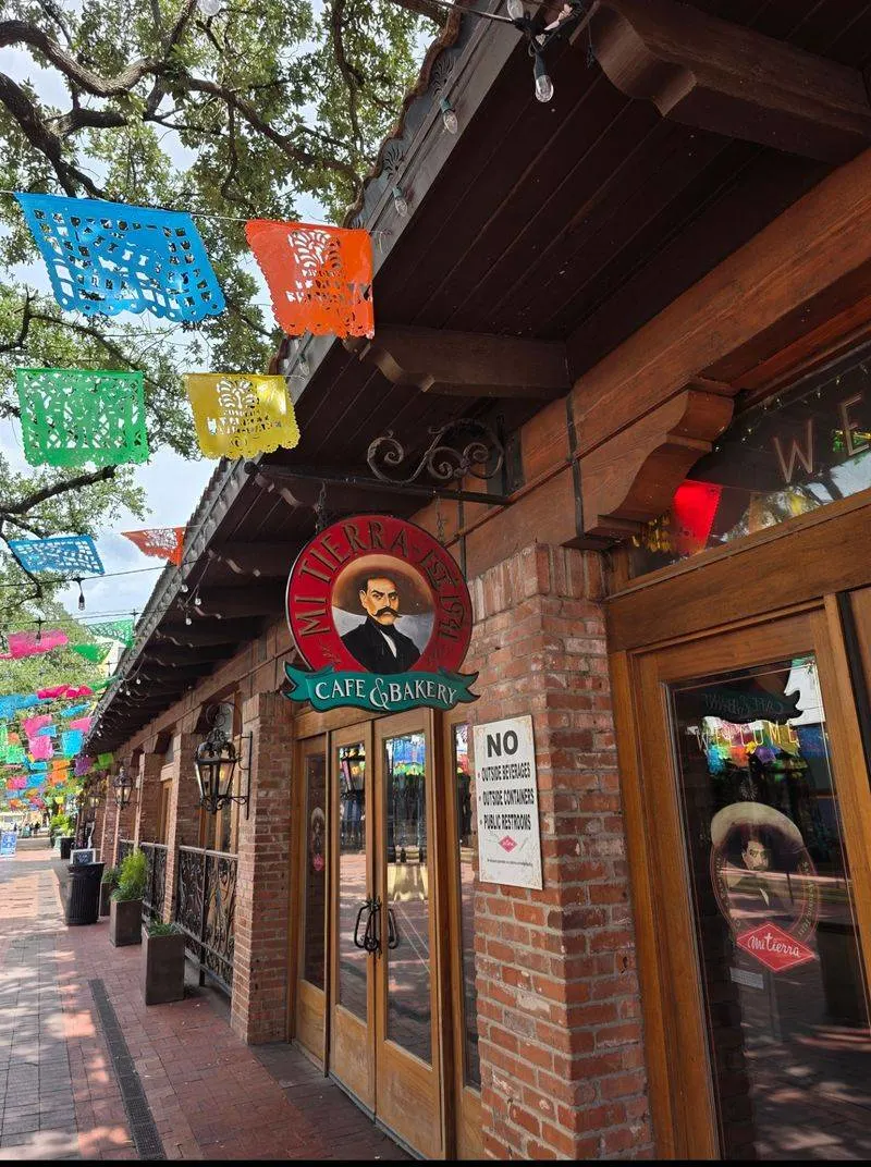 Service, Atmosphere, and Practical Tips