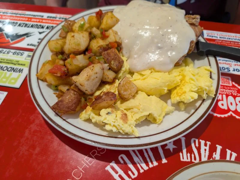 Lunch plates that keep it simple