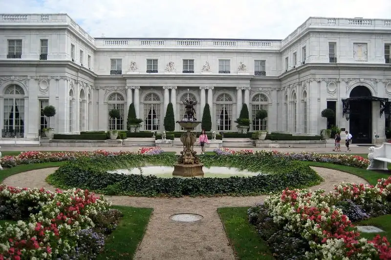 Newport Mansions
