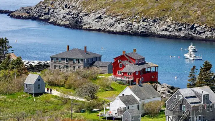 Quiet corners of Maine offer coastal calm, slow mornings, and 7 peaceful escapes perfect for adults traveling without kids