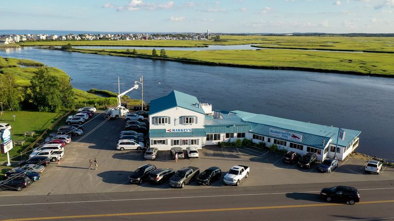 Markey’s Lobster Pool – Seabrook