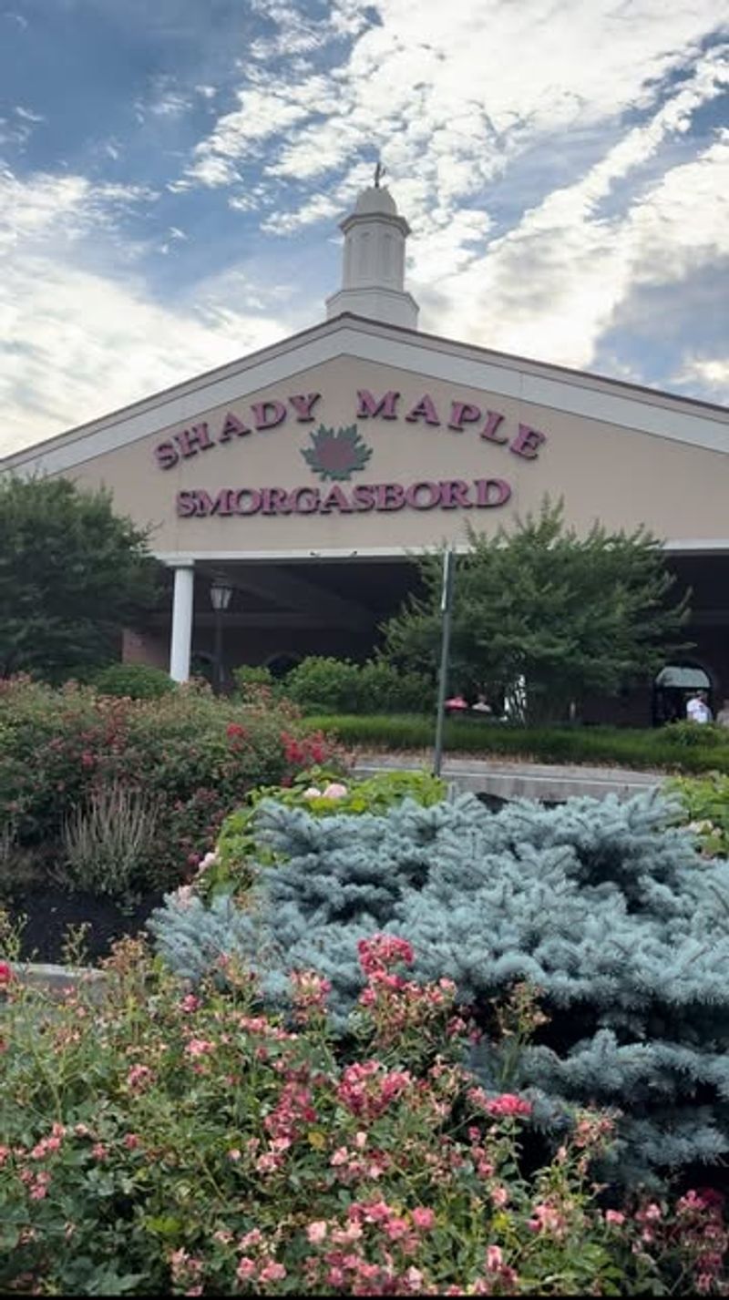 Shady Maple Smorgasbord - East Earl