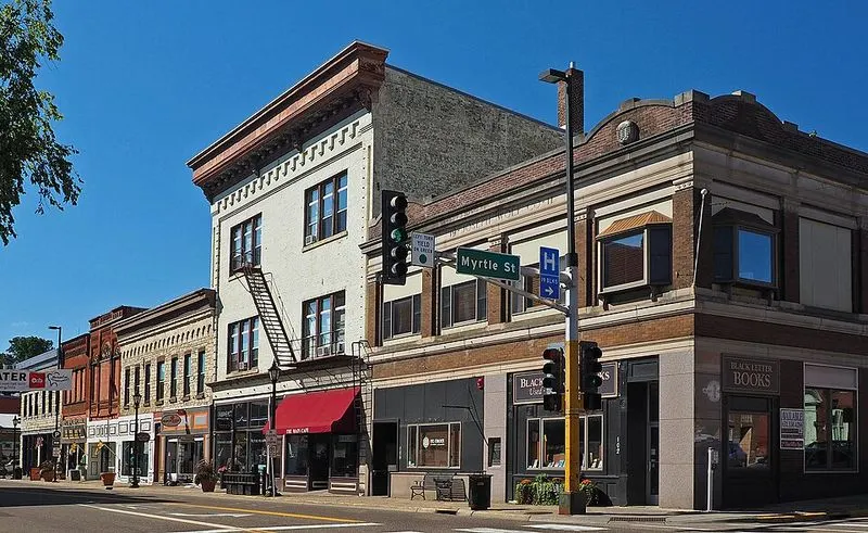 Boutique Shopping in Historic Downtown