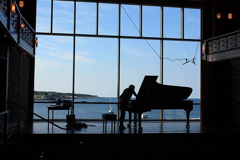 Shalin Liu Performance Center