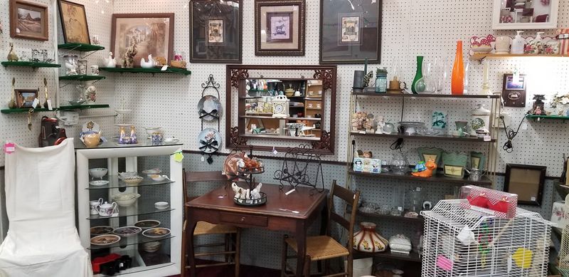 Jewelry, Smalls, and Showcase Finds