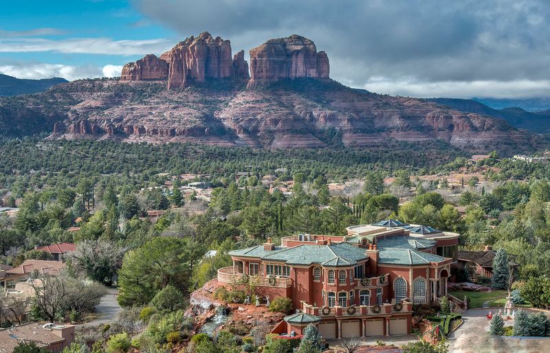 Sedona, Arizona — Red Rocks as a Backdrop to Concentrated Focus
