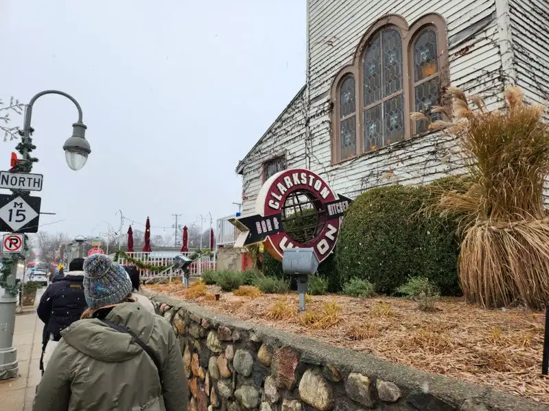 Pairing the Famous Mac With Drinks