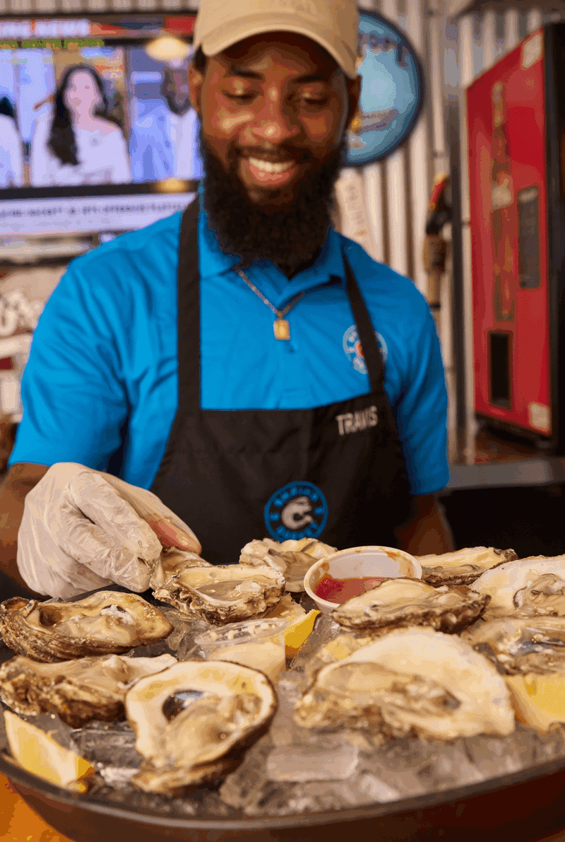 Service, Vibe, and Timing Your Visit