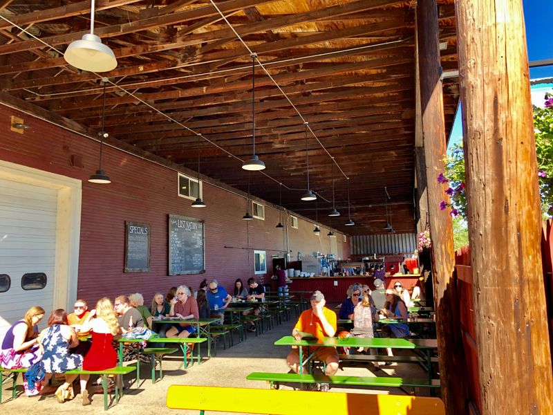 Atmosphere: Barnlike Warmth and Biergarten Charm