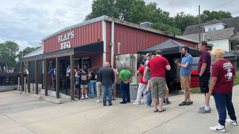 Atmosphere and Service: Down-Home, Fast, and Friendly