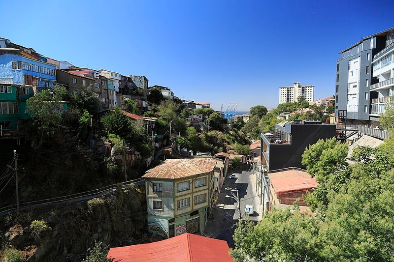 Valparaíso, Chile — the city of painted hills and old ascensores