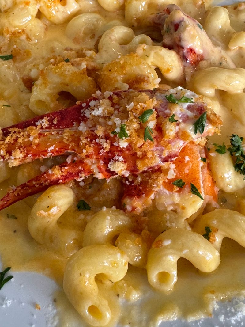 Lobster Mac and Cheese: Comfort with Big, Buttery Chunks